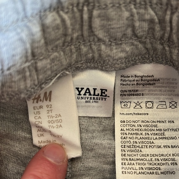 2T H&M, Yale University athletic bundle - Picture 5 of 5